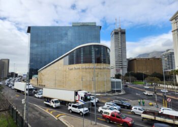 A view of the Cape Town International Convention Centre from the north overlooking the N1/N2 terminus (Nelson Mandela Highway)
By Discott