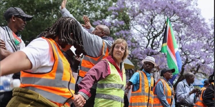 Sea of Joburg protesters gather over empty water promises 10 temp a36d30e1 612b 402b ac00 1542143689c5
